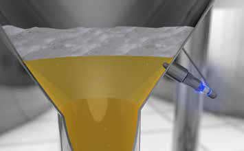 Foam and separating layer detection With the Window-Trigger, separating layers – for example, beer and foam or oil and water – can be detected. Thanks to the two switch- ing outputs, the CleverLevel® can be parameterized in such a way that the medium is reliably detected and the different liquids dif- ferentiated. The graphic evaluation allows the process to be tracked and optimized even more effectively.
