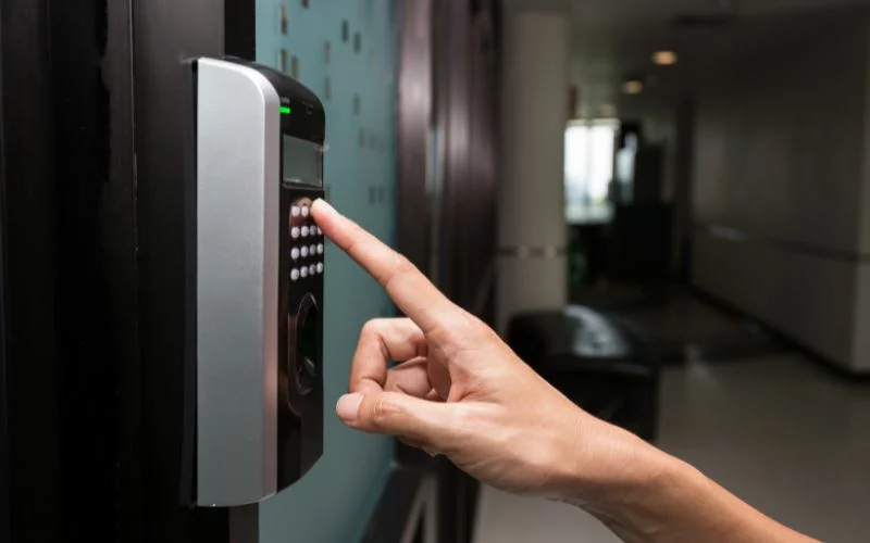 kiểm soát ra vào bằng mã PIN