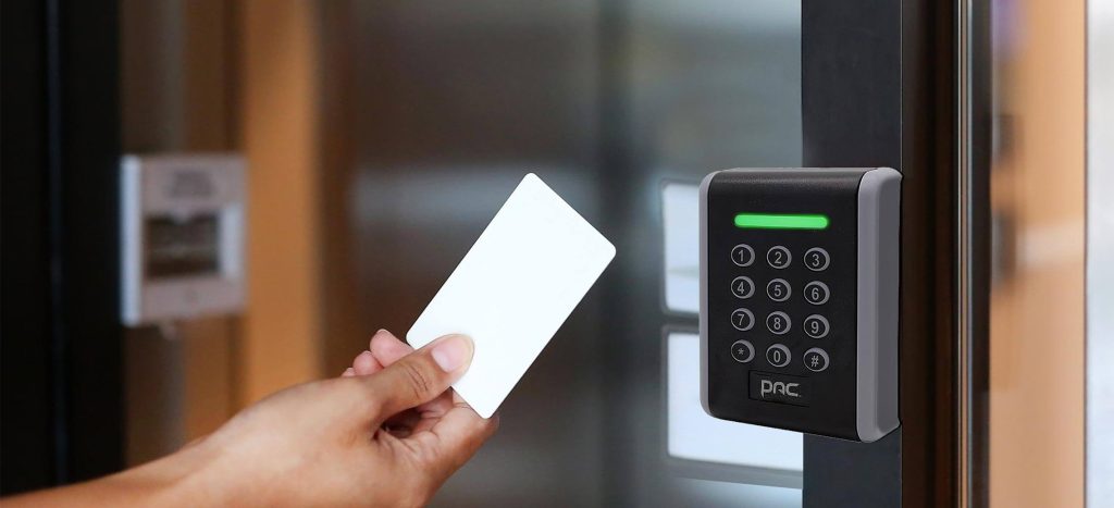 kiểm soát ra vào bằng thẻ từ