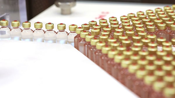 Seal inspection of stoppers, caps and crimps